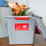 Less Mess plastic container